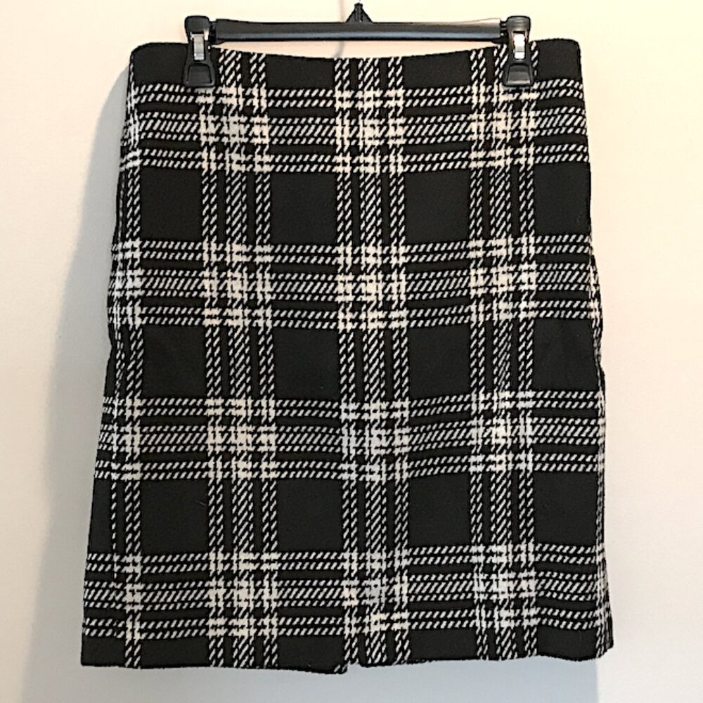 Talbots - Classic black & white plaid wool 21 inch pencil skirt, size 10p
